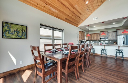 Lampe Haus | NEU! Startseite w / Decks & Pool Zugang auf Table Rock Lake