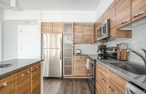 McLean Wohnung | Luxe Tysons Corner 1BR w/ Pet Grooming Salon, nr Subway, by Blueground