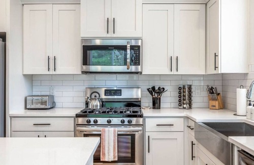 Eugene Haus | LUXE | U of O | Downtown | 5 Bed