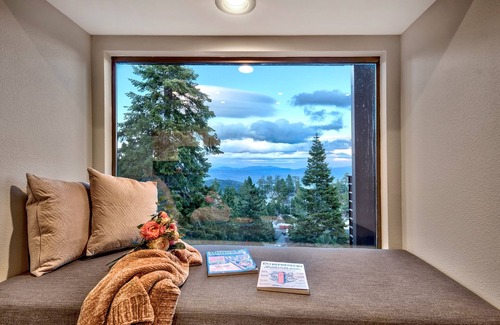 Tahoe Village Haus | Luxe11 blue diamond VIP mega lodge lake tahoe