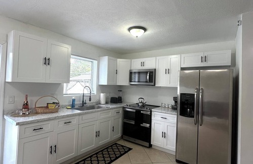 West Hollywood Haus | Luxery house/pool/near airport/hard rock casino hotel/downtown Hollywood/beach