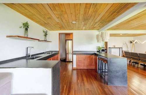 El Calvario Haus | LUXO Casa Valle de Bravo con jacuzzi y espectacular Vista al Lago