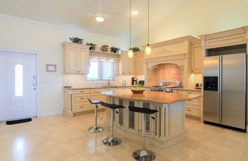 Bodden Town Haus | Luxuriöse 2 Bdr Villa am Strand - Coral Beach House - Ausgezeichnete Cayman Wert!