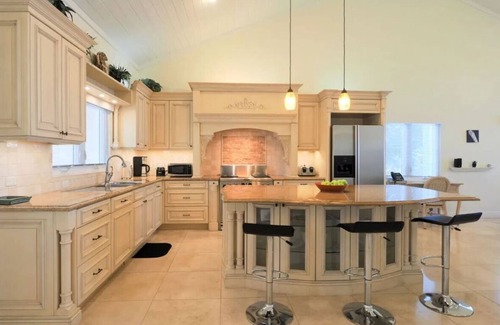 Bodden Town Haus | Luxuriöse 2 Bdr Villa am Strand - Coral Beach House - Ausgezeichnete Cayman Wert!