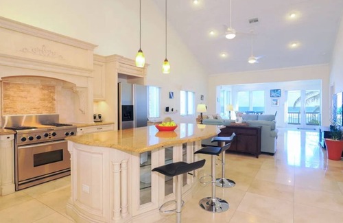 Bodden Town Haus | Luxuriöse 2 Bdr Villa am Strand - Coral Beach House - Ausgezeichnete Cayman Wert!