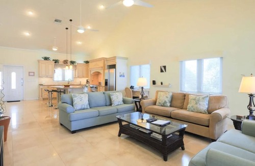 Bodden Town Haus | Luxuriöse 2 Bdr Villa am Strand - Coral Beach House - Ausgezeichnete Cayman Wert!