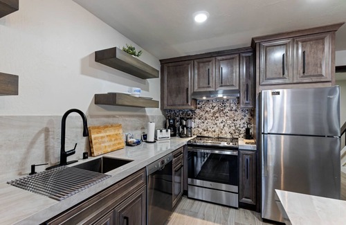 Kirkwood Eigentumswohnung | Luxurious 2 Bedroom Base Camp Condo - Steps from Kirkwood Village by RedAwning