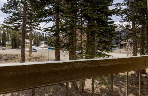 Kirkwood Eigentumswohnung | Luxurious 2 Bedroom Base Camp Condo - Steps from Kirkwood Village by RedAwning