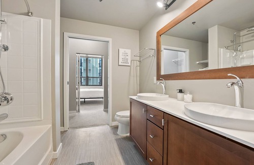 Old West Side Eigentumswohnung | Luxurious 2 Bedroom Condo in Heart of Ann Arbor 331