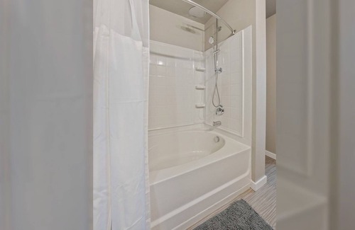 Old West Side Eigentumswohnung | Luxurious 2 Bedroom Condo in Heart of Ann Arbor 331