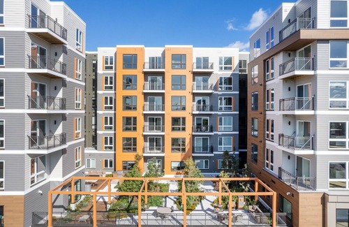 East Somerville Wohnung | Luxurious 2BR - 2BA Apt at Hyatus