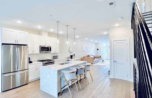 Northeast Haus | Luxurious 3BDR Penthouse Rooftop Monument Views @H ST Corridor Free Cancellation