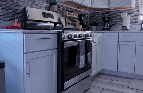 Burbank Haus | Luxurious 4-bedroom house 30min near downtown Chicago