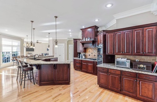 Bloomfield Haus | Luxurious 5-Bed Escape in Heart of Bourbon Trail