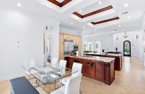 South Lake Villa | Luxurious 5BR and 3BA Lakefront Villa near Beach