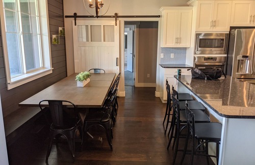 Cedar City Haus | Luxurious 7Bd, 4Bath w/Theatre, BunkRm, Huge Yard