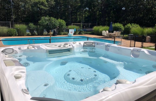 West Barnstable Haus | Unglaubliche 4 Hektar großen Pool Haus, beleuchteten Tennisplatz, zahlreiche Annehmlichkeiten!