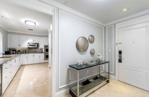 Seven Mile Beach Eigentumswohnung | Luxurious Apartment located at The Ritz-Carlton steps from Seven Mile Beach