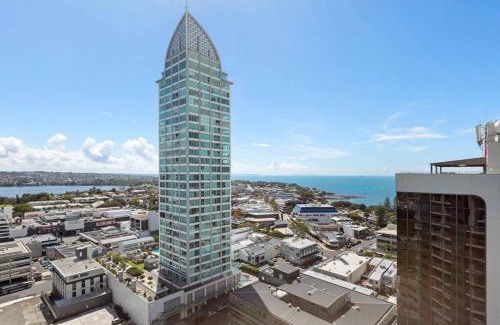 Takapuna Wohnung | Luxurious Apt with Rooftop HotTub Gym Tennis Carpark