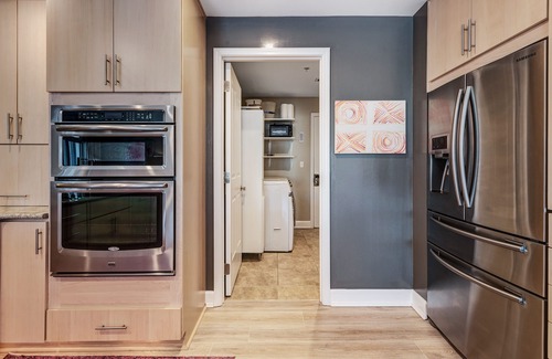 Upper Grand Lagoon Eigentumswohnung | Luxuriöse Eigentumswohnung an der Bucht in einem geschlossenen Resort mit einem fantastischen Pool und einem Whirlpool!