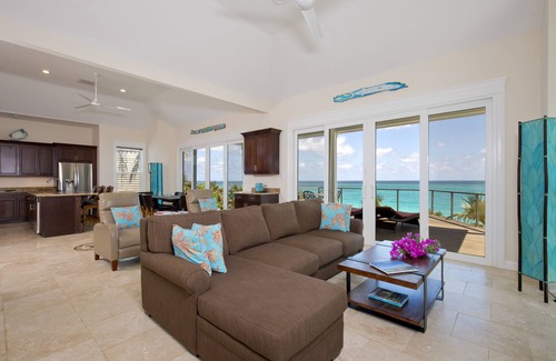 Governor's Harbour Villa | Neues und luxuriöses Strandhaus mit privatem Pool an der prestigeträchtigen Banks Road
