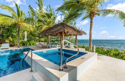 Bodden Town Haus | Luxurious Beachfront 6-bed House with Guest House- Sleeps up to 21 Guests!