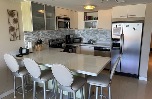 Oranjestad-West Eigentumswohnung | Luxurious Beachfront 2-Bedroom/2 Bath Condo - Eagle Beach