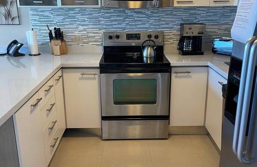 Oranjestad-West Eigentumswohnung | Luxurious Beachfront 2-Bedroom/2 Bath Condo - Eagle Beach
