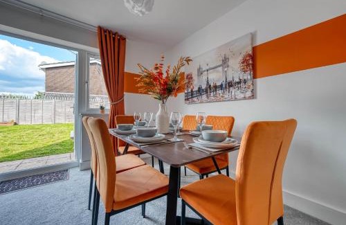 Cofton Hackett Haus | Luxurious Birmingham Home Private Parking WiFi - near to NEC and QEH