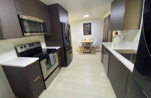 West Valley City Haus | luxurious Charming 2-bed house with WiFi and AC with arcade pac-man pet friendly