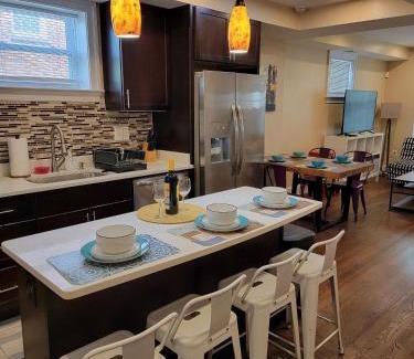 Washington Bed & Breakfast | Luxurious DC Townhome ideal for Large Families plus Free Parking