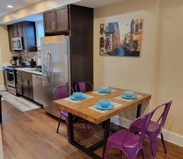 Washington Bed & Breakfast | Luxurious DC Townhome ideal for Large Families plus Free Parking