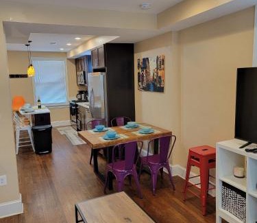 Washington Bed & Breakfast | Luxurious DC Townhome ideal for Large Families plus Free Parking
