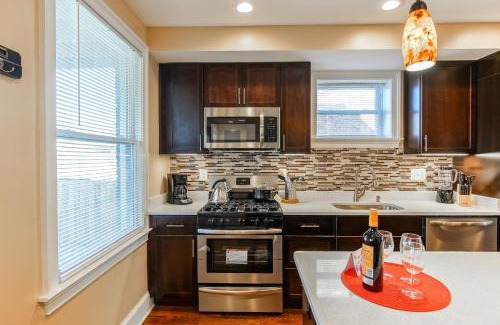 Washington Bed & Breakfast | Luxurious DC Townhome ideal for Large Families plus Free Parking