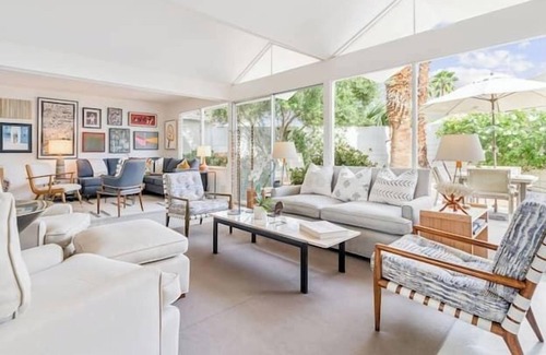 Araby Commons Eigentumswohnung | Luxurious Desert Condo Feat. In Modernism Week