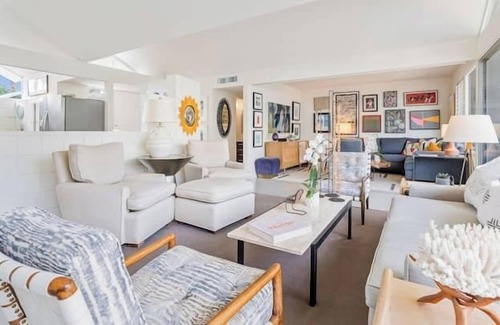 Araby Commons Eigentumswohnung | Luxurious Desert Condo Feat. In Modernism Week