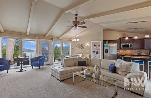 Coeur d'Alene Haus | Luxurious Echo Bay Retreat—Hot Tub, Fire Pit, Ping Pong, Chess, Bikes & Stunning Views Await!