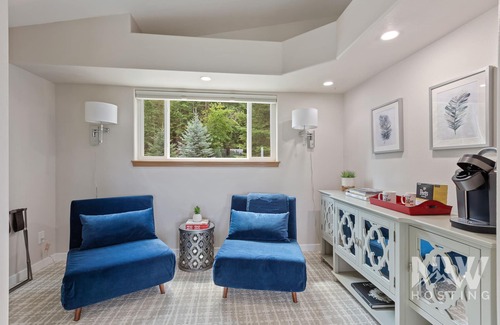 Coeur d'Alene Haus | Luxurious Echo Bay Retreat—Hot Tub, Fire Pit, Ping Pong, Chess, Bikes & Stunning Views Await!