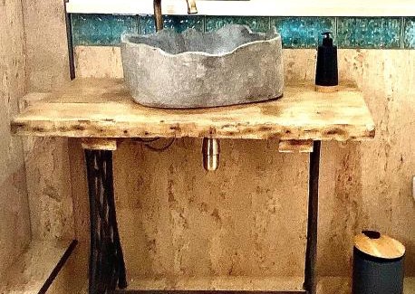 Swallowcliffe Haus | Luxurious, Fabulous, Fun, Contemporary Suite in Retreat Centre