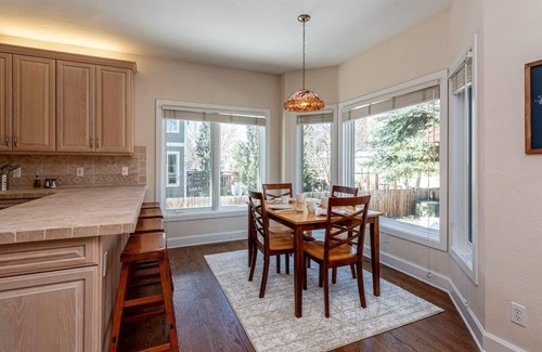 Arapahoe Ridge Haus | Luxurious High End 4BR Boulder Retreat