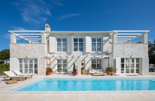 Baderna Haus | Luxurious home in Visnjan with private swimming pool, can be inside or outside