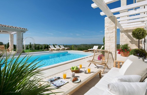 Baderna Haus | Luxurious home in Visnjan with private swimming pool, can be inside or outside