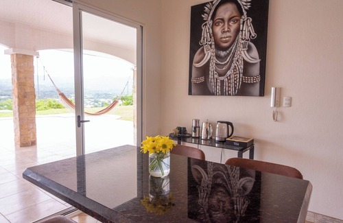 Mercedes Villa | Luxurious home with stunning mountain views in Costa Rica's Central Valley!