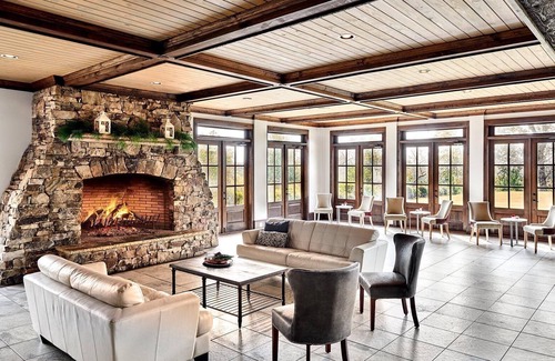 Douglasville Resort | Luxurious Lakefront Suite w/ Screened Porch & Complimentary WiFi