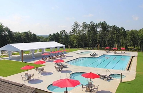 Douglasville Resort | Luxurious Lakefront Suite w/ Screened Porch & Complimentary WiFi