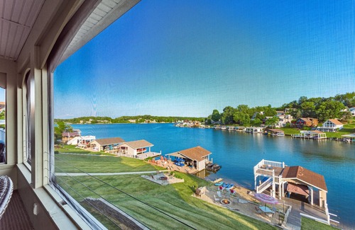 Howard Haus | Luxurious Lakefront Apple Valley Estate 6,000 sqft