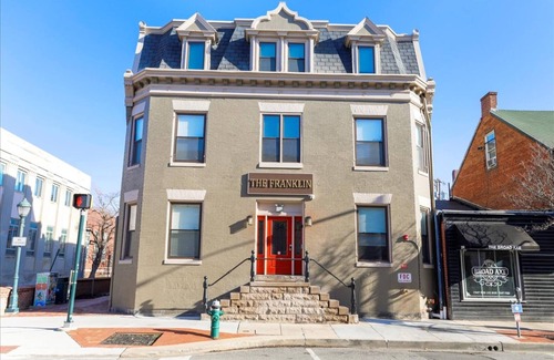 Hagerstown Eigentumswohnung | Luxurious large condo, no steps,amenities galore. Brand new, Secure, Parking,W/D