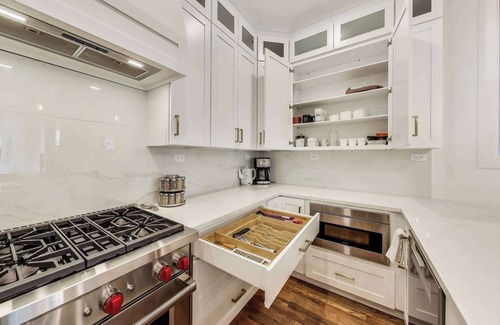 Park West Wohnung | Luxurious Lincoln Park, Spacious 4-bedroom apartment with AC, WiFi in Chicago