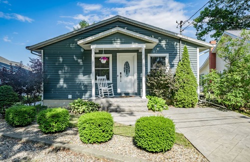 Coldwater Haus | Luxurious Morrison Lakehouse w/ Hot Tub & Sunset Views