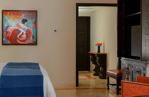 Sunset Beach Resort | Luxurious Ocean View Suite